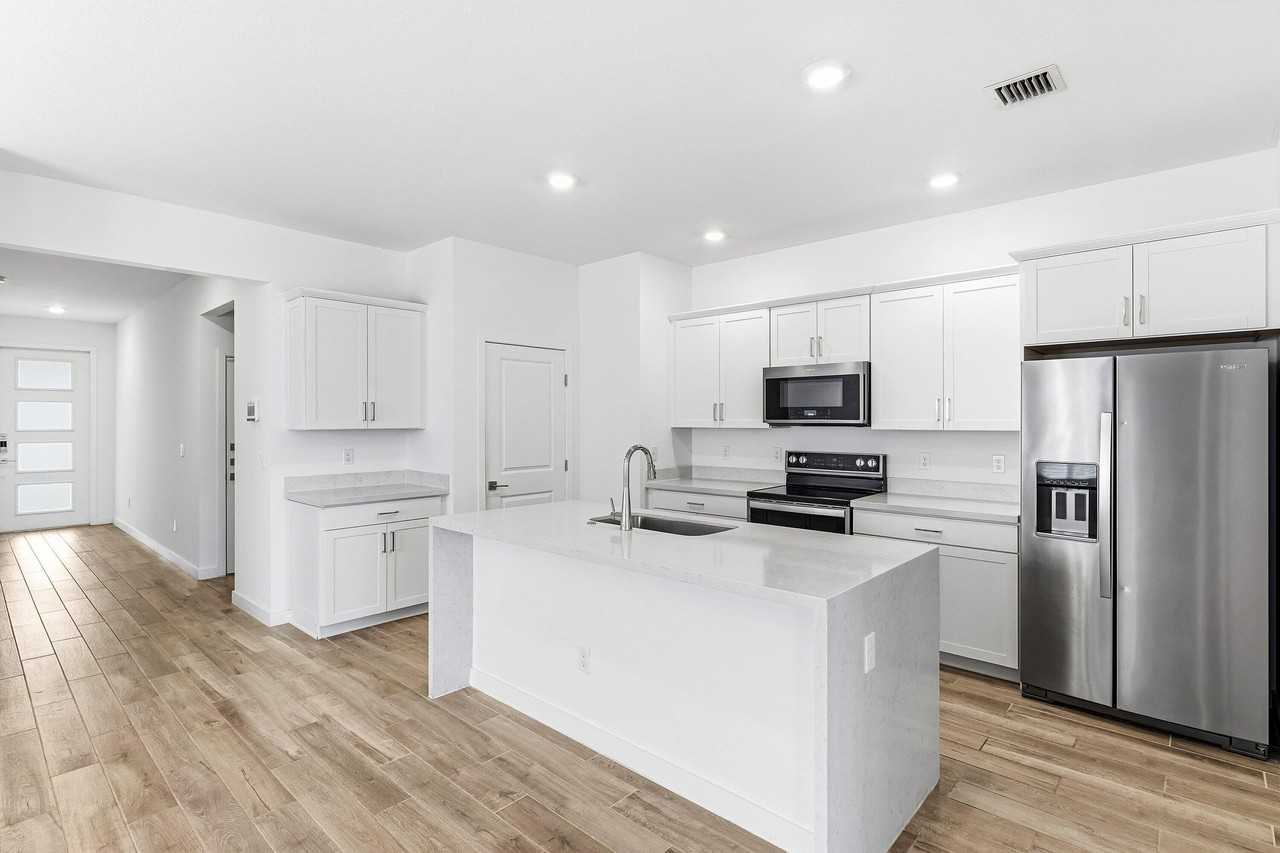 18446 Claybrook St - Photo 4 of 25