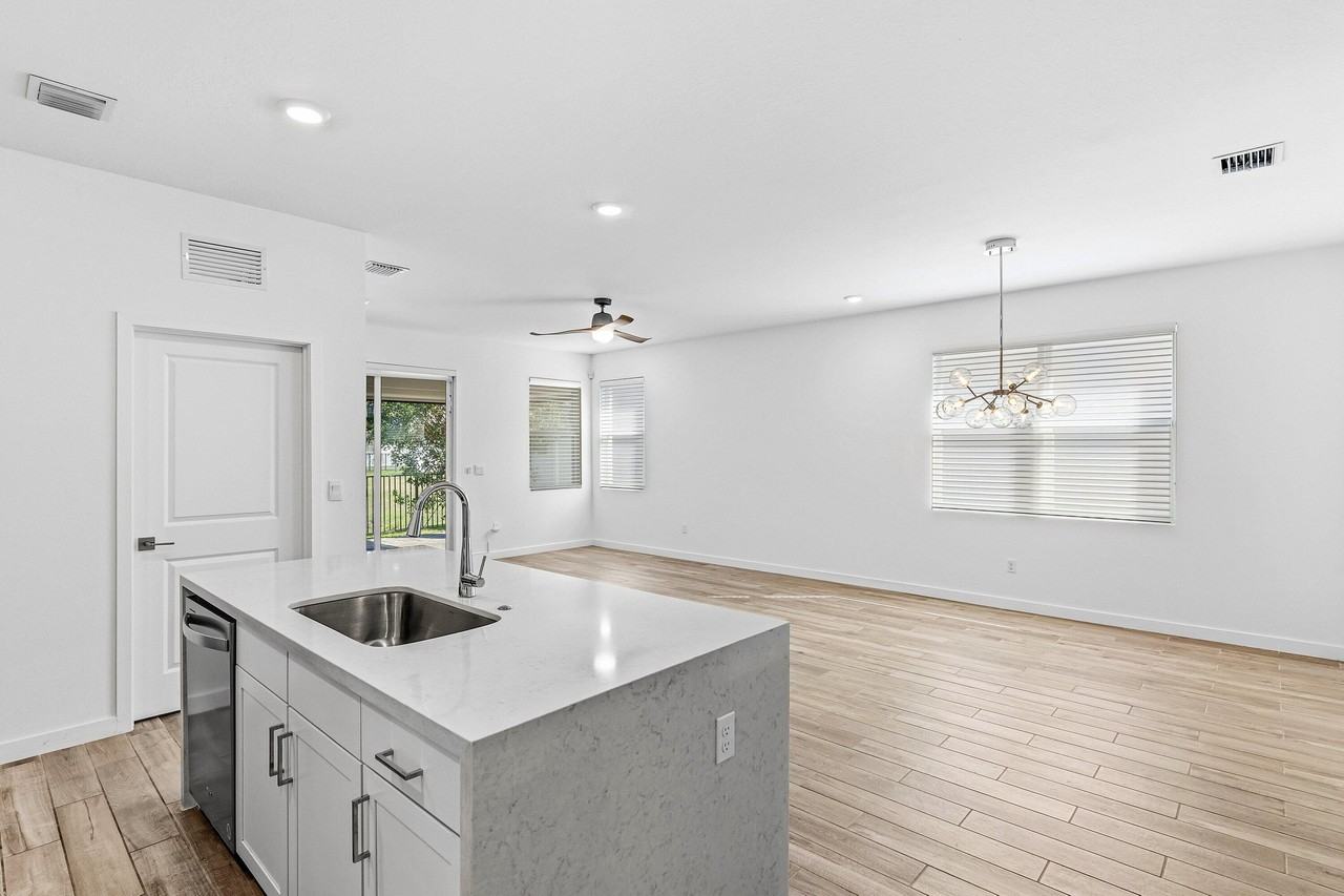 18446 Claybrook St - Photo 7 of 25