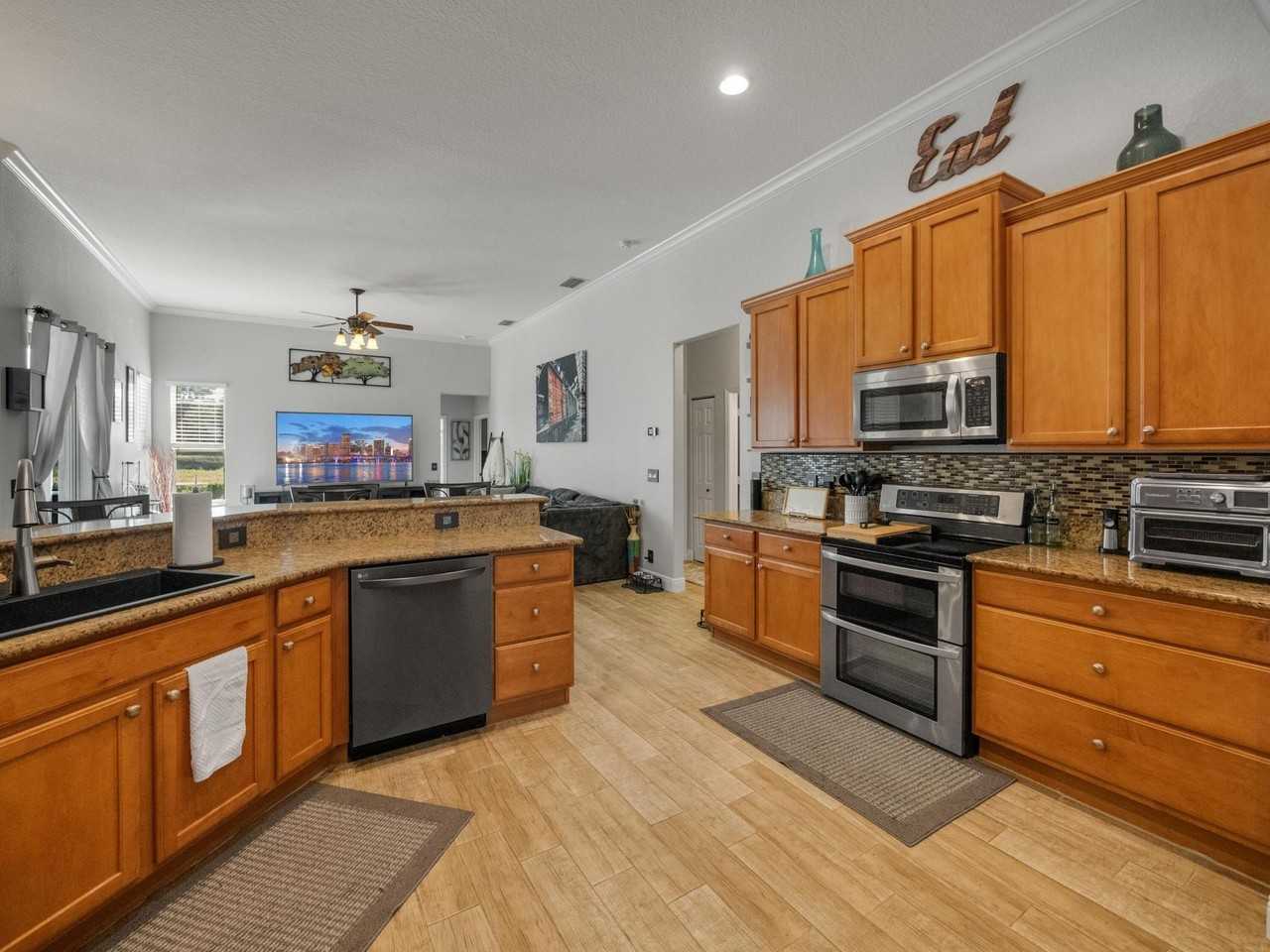 1062 Sw Abbot Ave - Photo 5 of 23