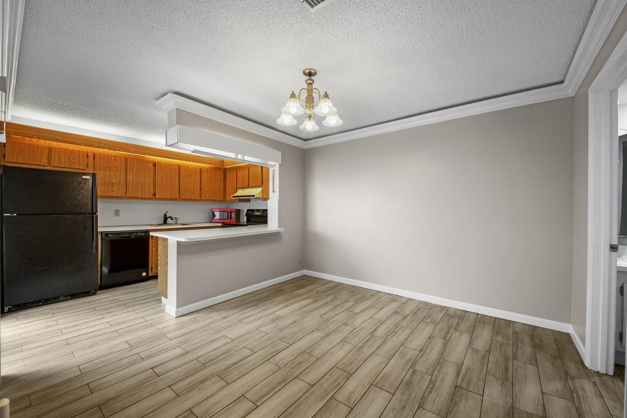 388 Lake Arbor Dr - Photo 3 of 39