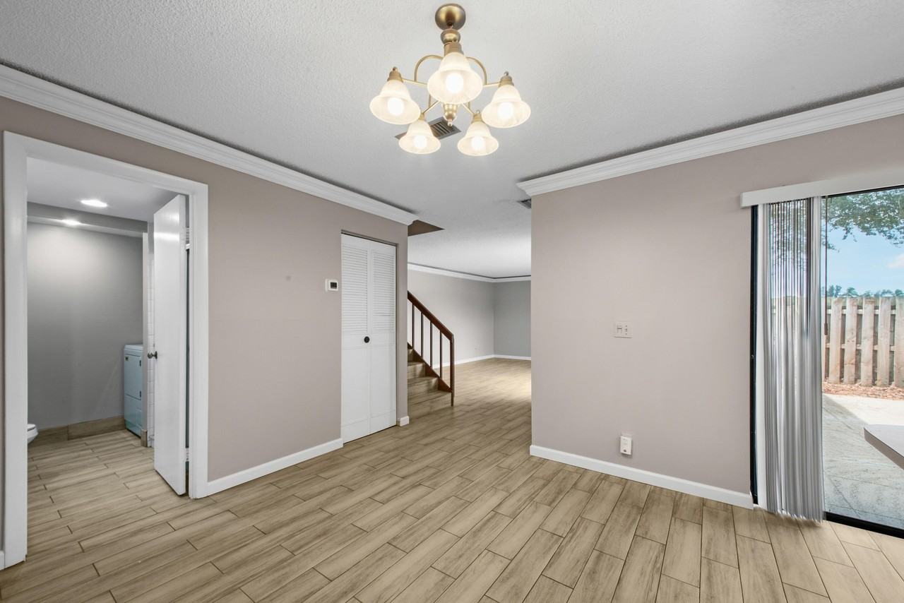 388 Lake Arbor Dr - Photo 5 of 39