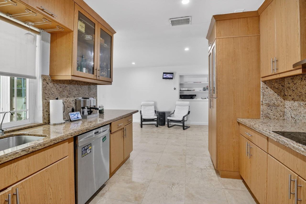 7000 Plantation Rd - Photo 7 of 22