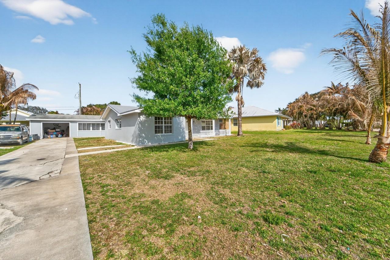 9035 Se Athena St - Photo 3 of 20