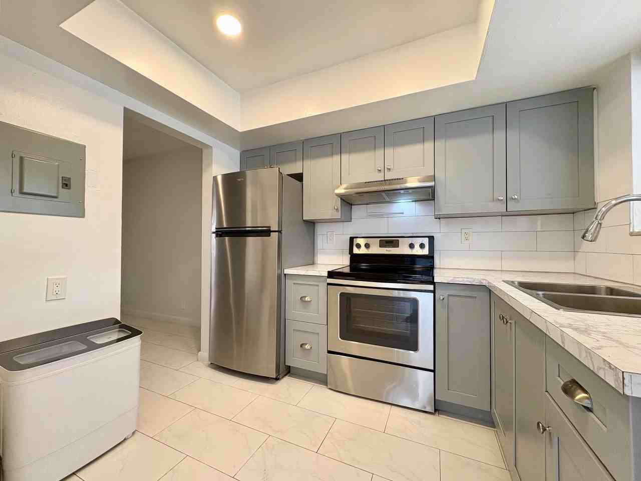 305 Se 9th Ave #8 - Photo 2 of 20