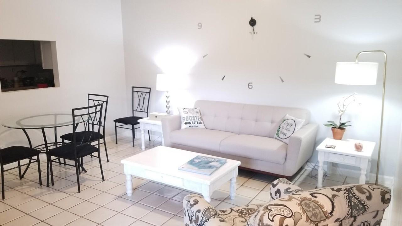 1511 Hawthorne Pl - Photo 2 of 6