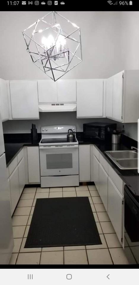 1511 Hawthorne Pl - Photo 3 of 6