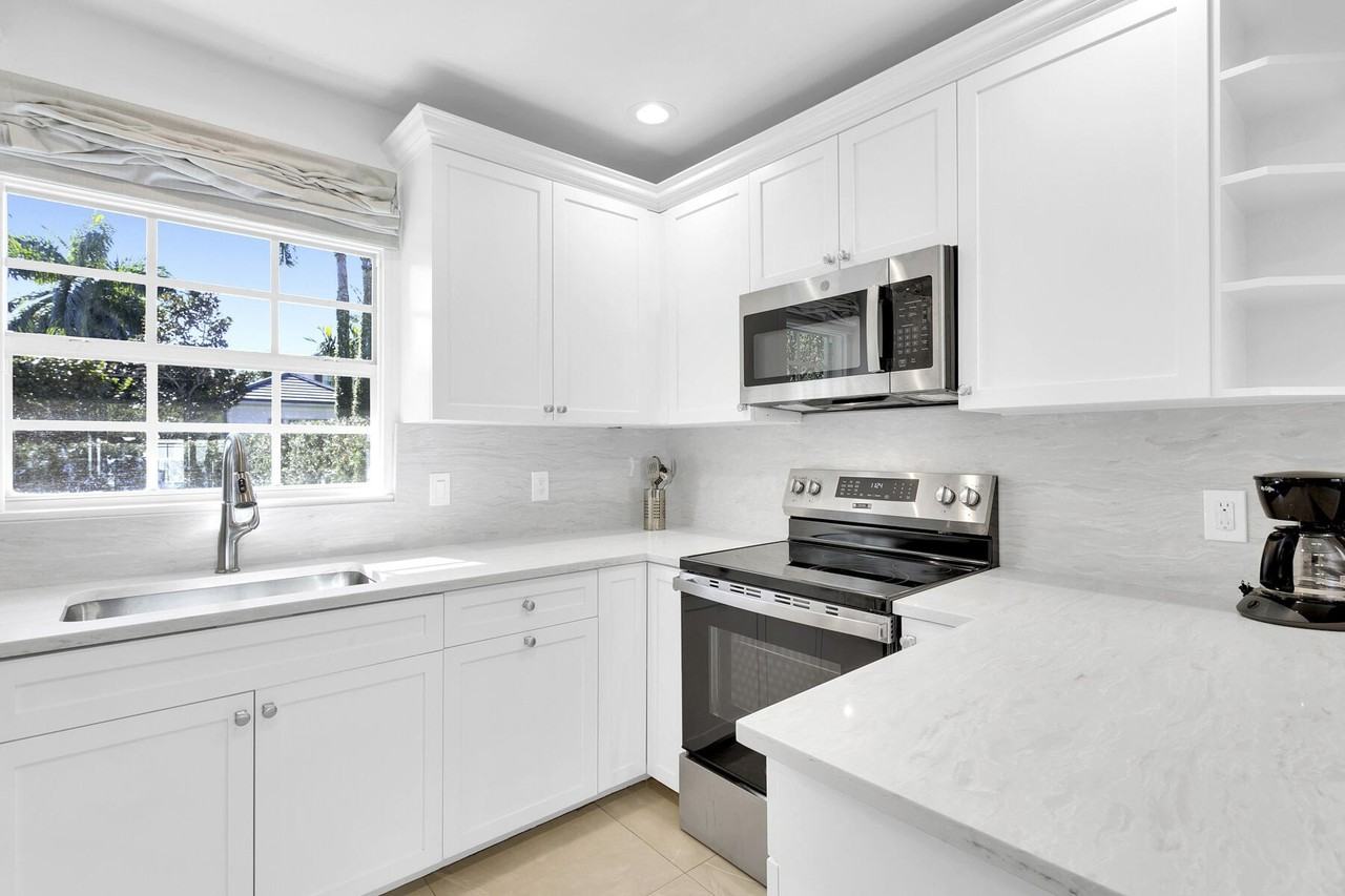 211 Miraflores Dr - Photo 6 of 27