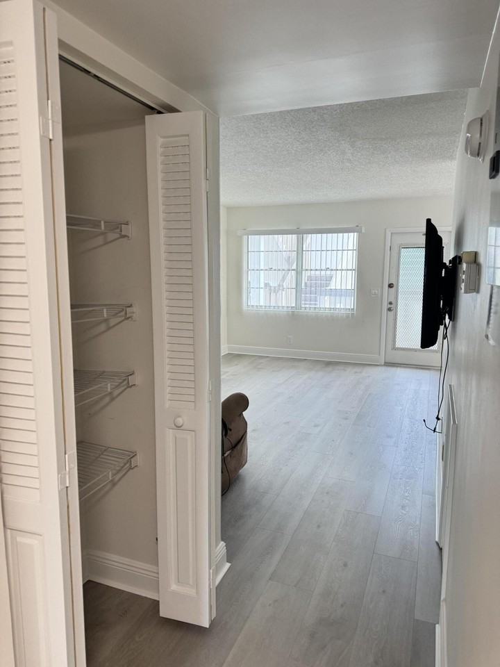 2039 Rexford C #C - Photo 5 of 27