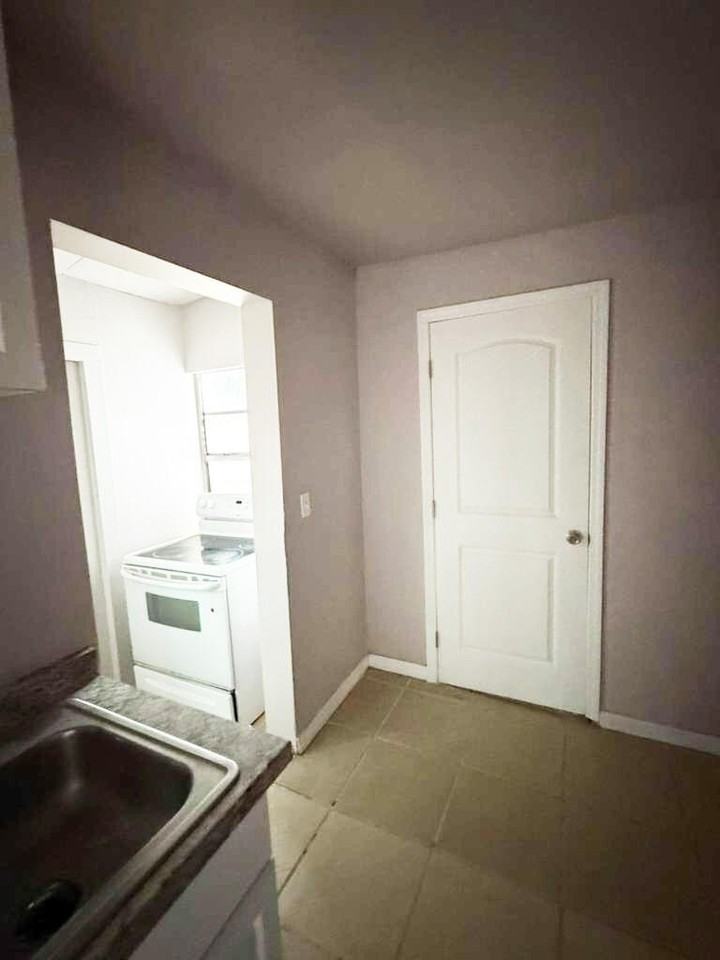 701 N 9th St #B - Photo 4 of 11