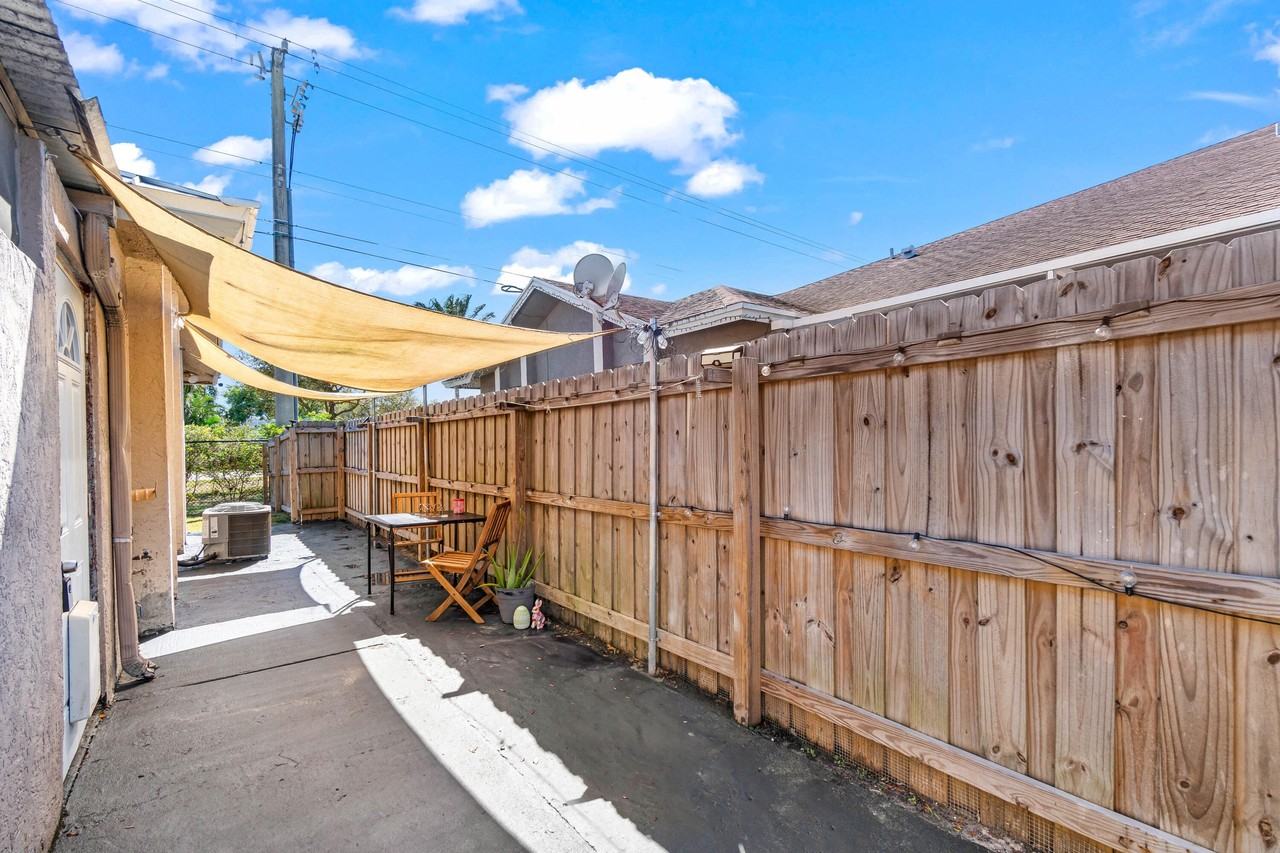 13916 Folkestone Cir - Photo 3 of 35