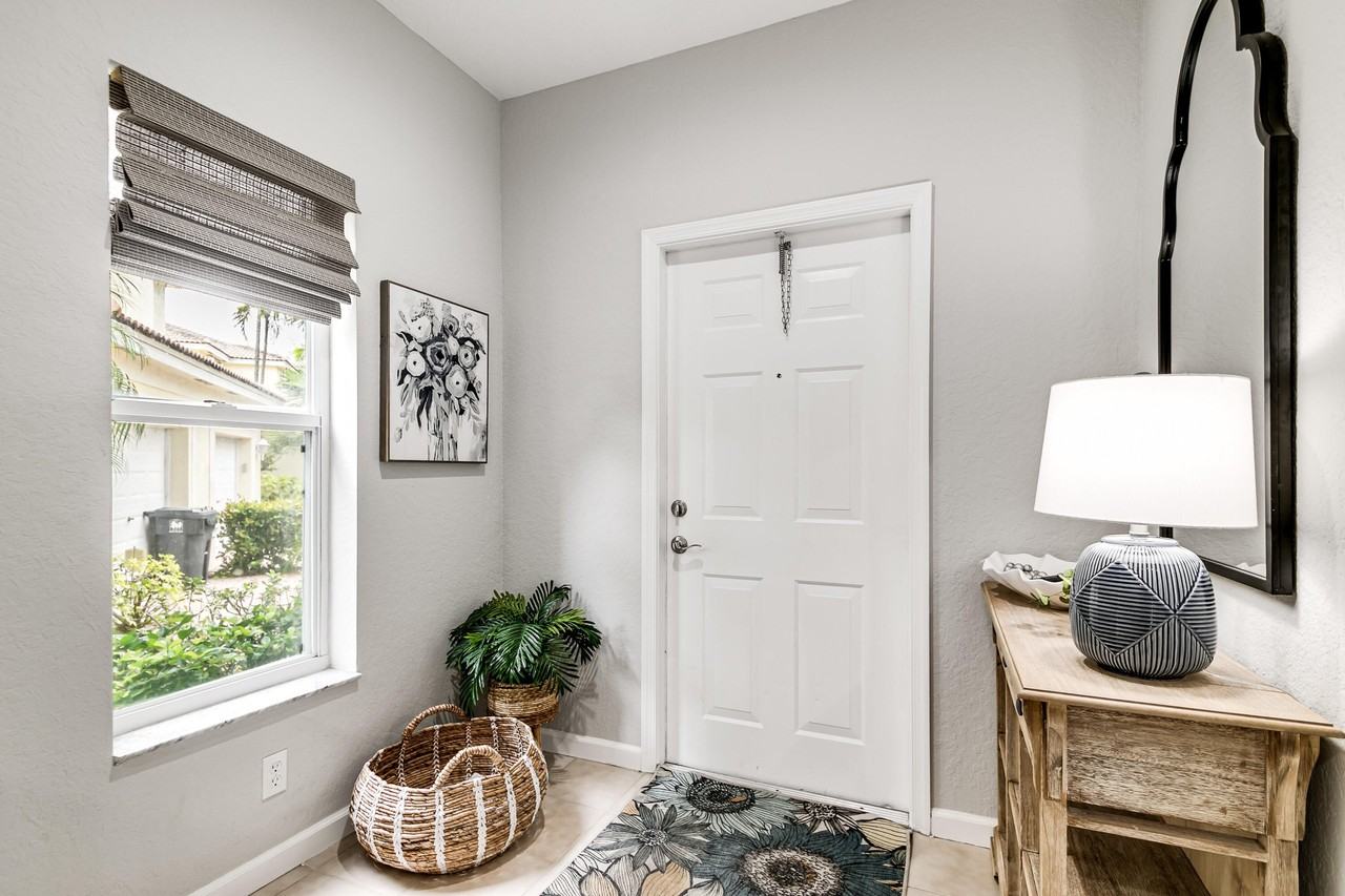 13354 Georgian Ct - Photo 2 of 30