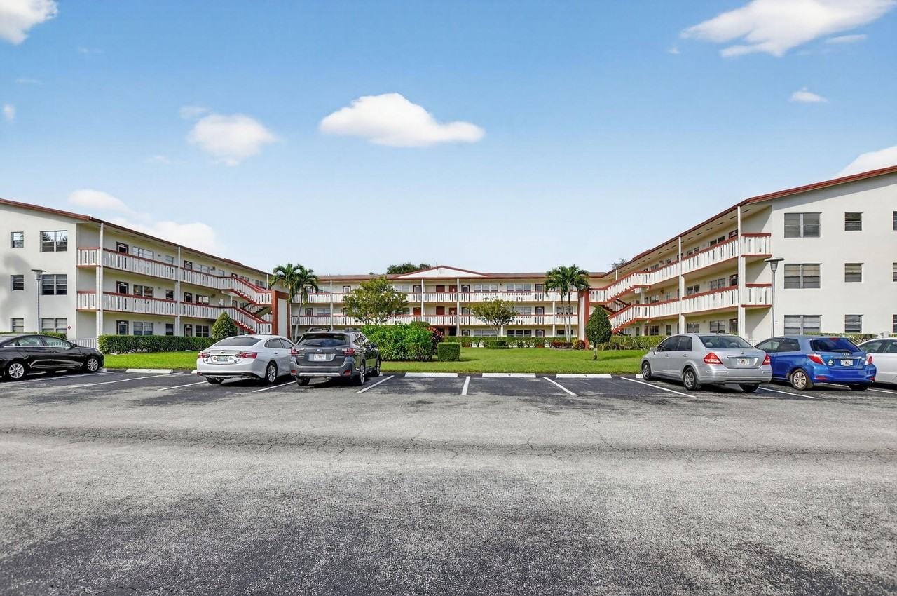 277 Brighton G #G - Photo 2 of 44