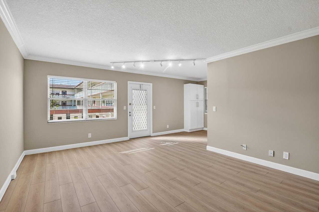 277 Brighton G #G - Photo 7 of 44