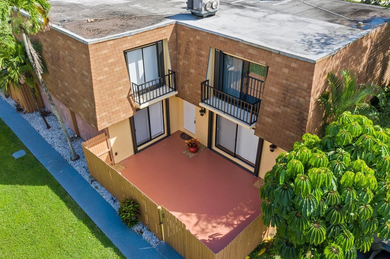 226 Alemeda Dr - Photo 2 of 23