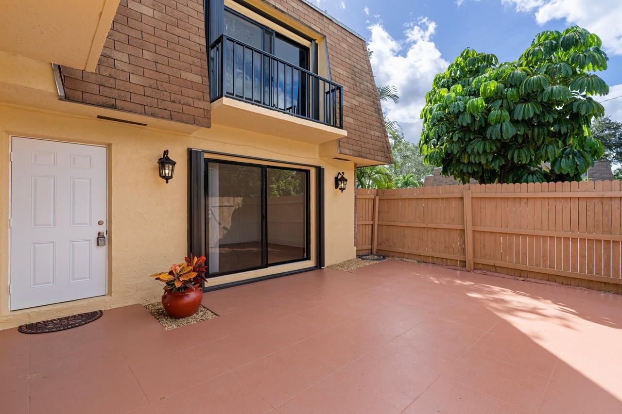 226 Alemeda Dr - Photo 3 of 23