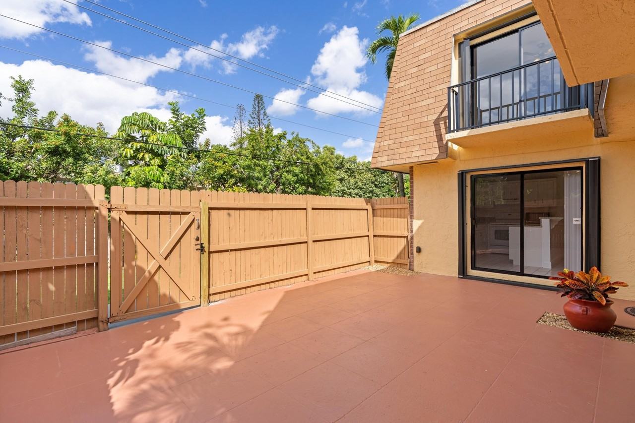 226 Alemeda Dr - Photo 4 of 23