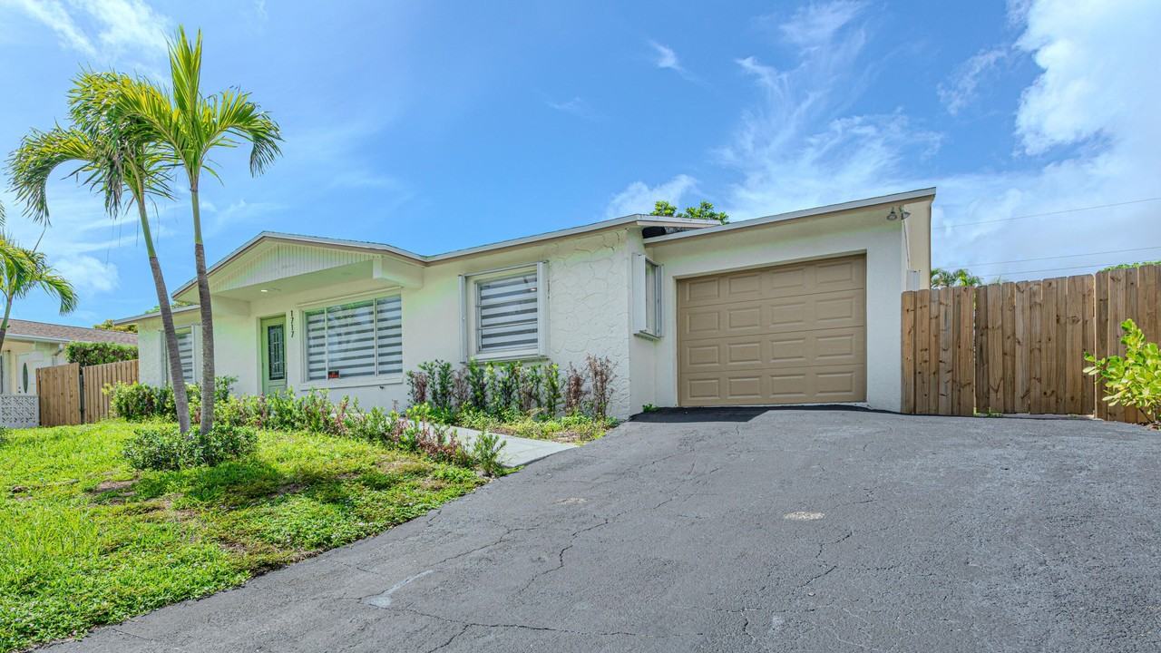 1717 16th Ct N - Photo 5 of 50