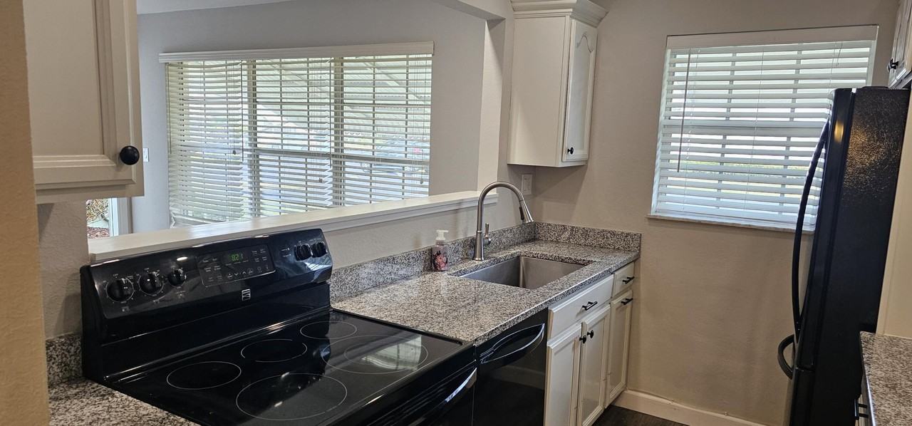 201 Manatee Ln #C - Photo 4 of 24