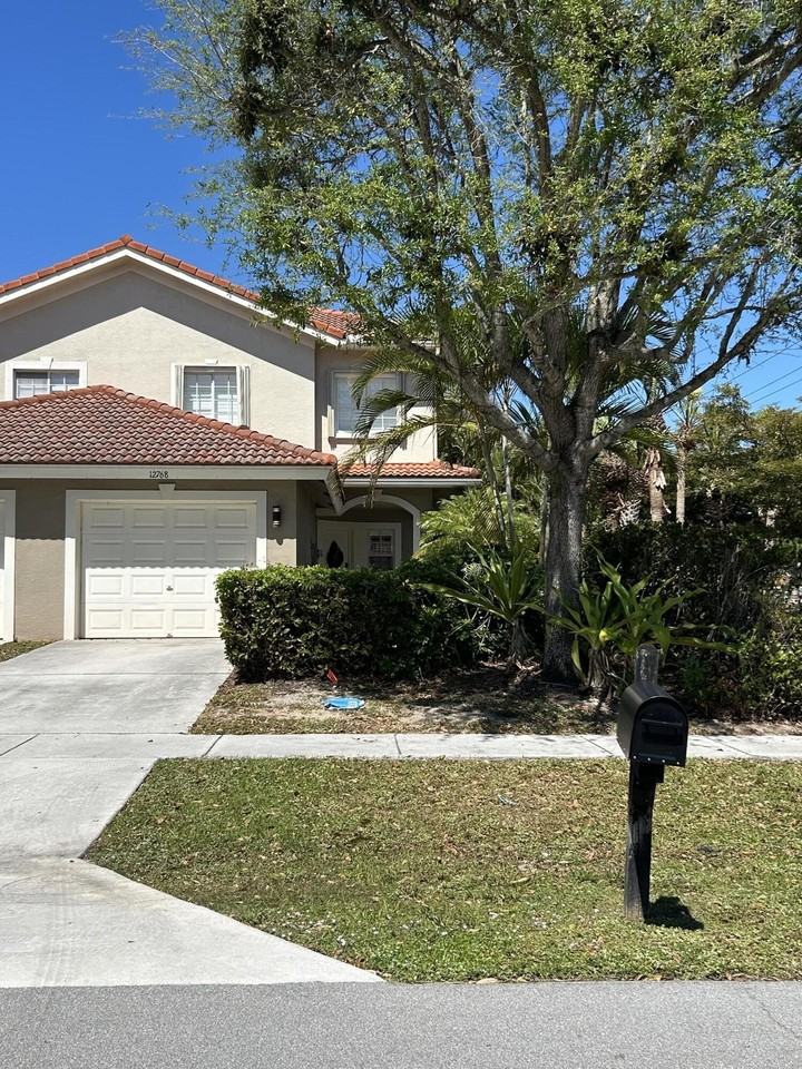 12768 Westhampton Cir - Photo 2 of 36