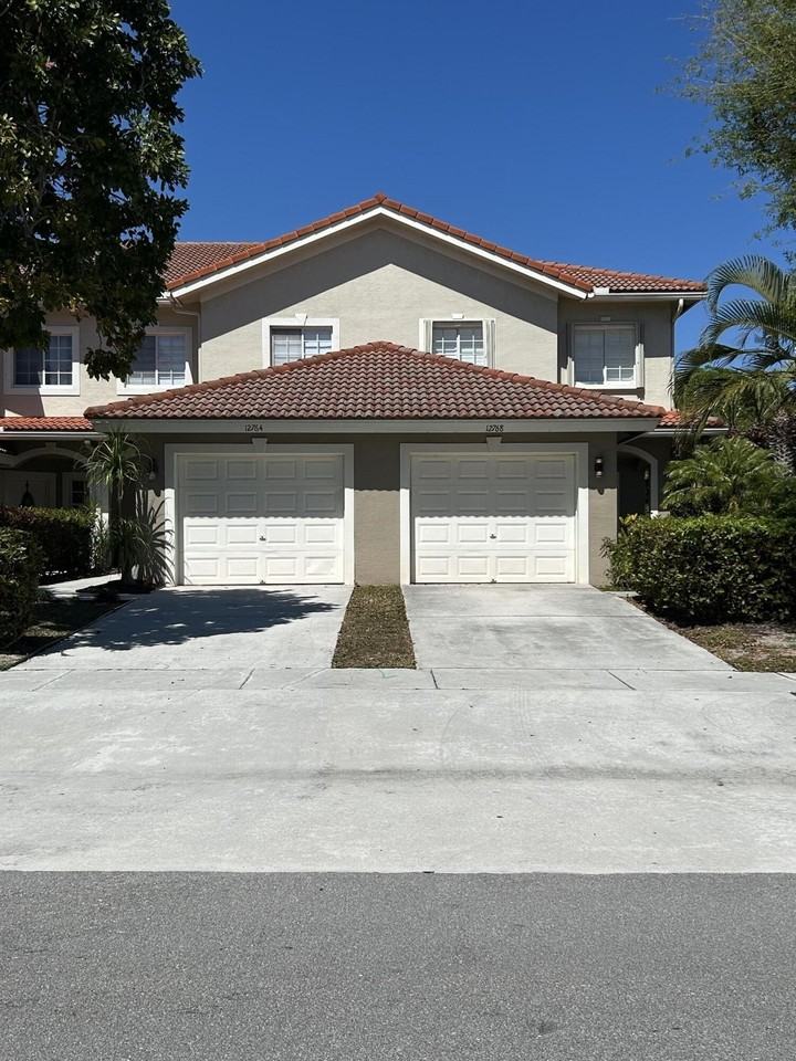 12768 Westhampton Cir - Photo 3 of 36