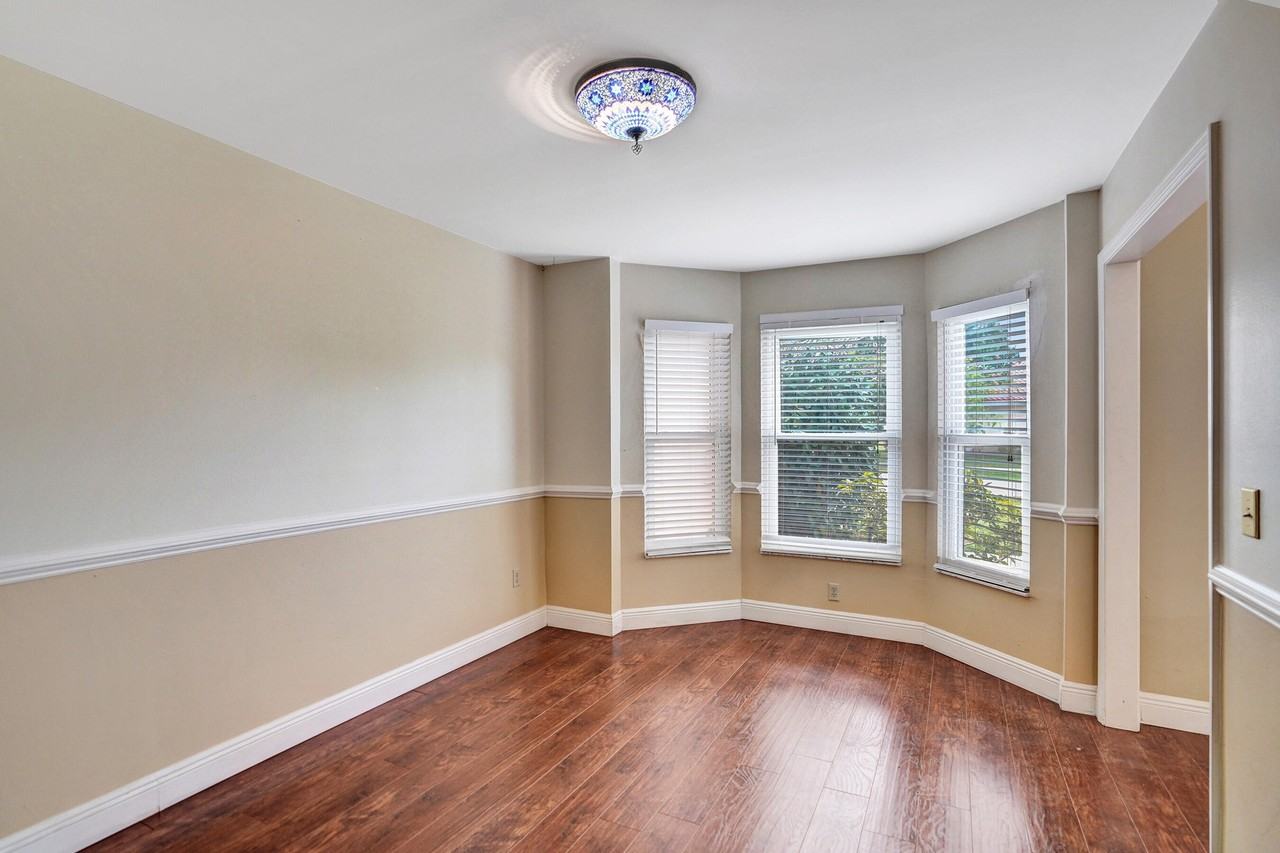 10732 Sea Cliff Cir - Photo 6 of 34