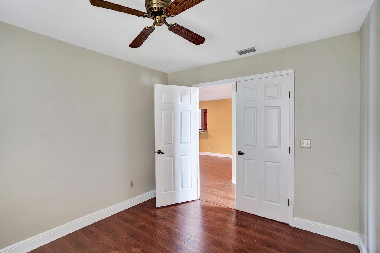 10732 Sea Cliff Cir - Photo 7 of 34