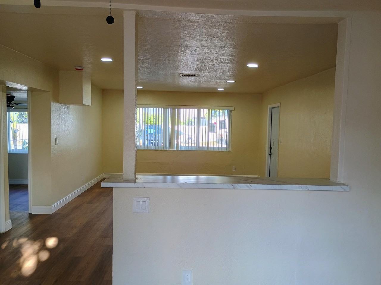 1712 N 26th Ave - Photo 5 of 13