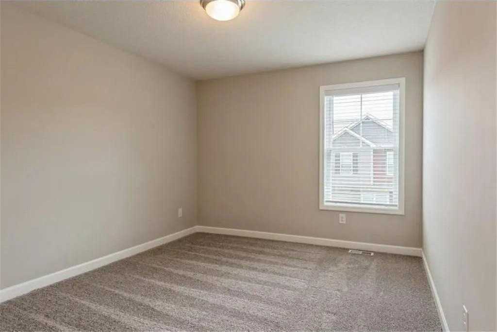 10888 Fountain Pl N - Photo 4 of 12