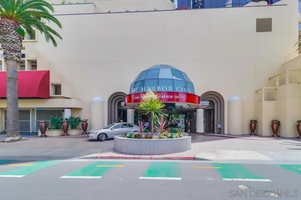 100 Harbor Dr Unit 504 - Photo 3 of 46