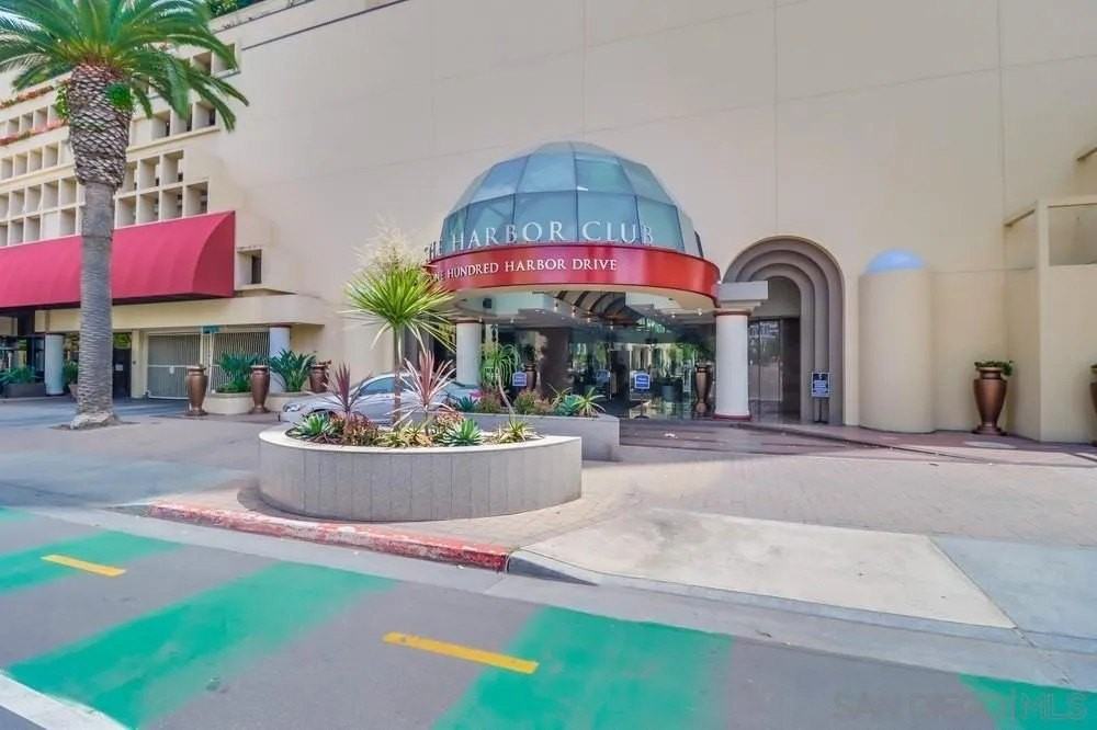 100 Harbor Dr Unit 504 - Photo 4 of 46