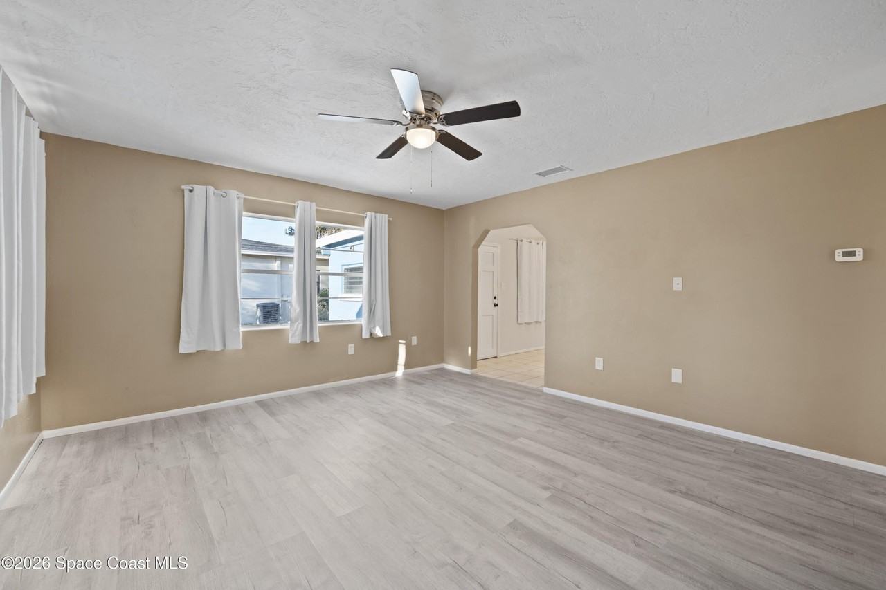 1807 Elizabeth St - Photo 2 of 18