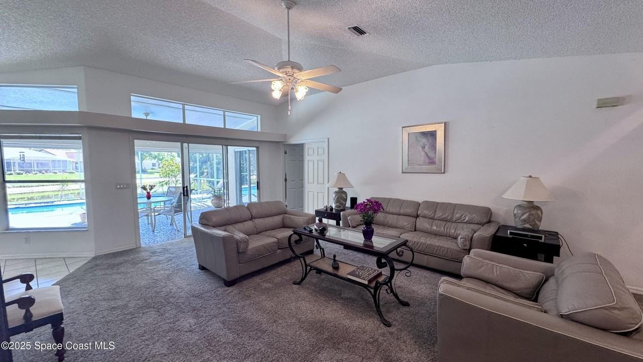 615 Sheridan Woods Dr - Photo 3 of 33