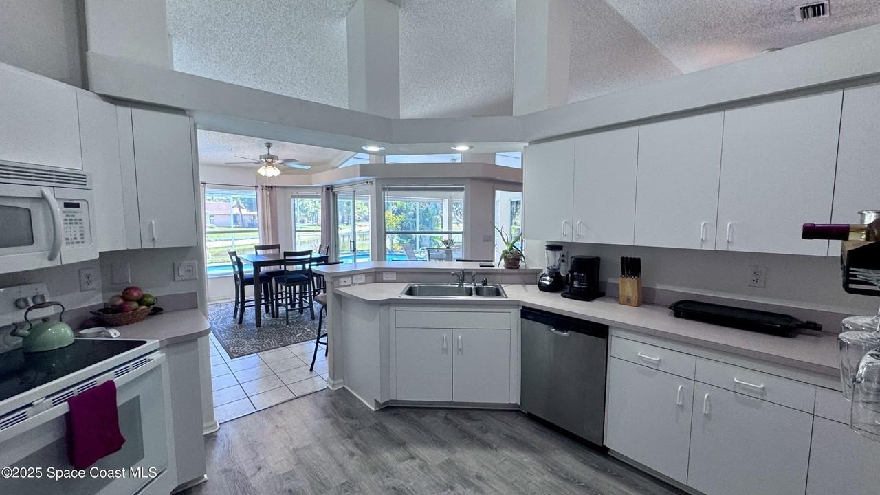 615 Sheridan Woods Dr - Photo 6 of 33