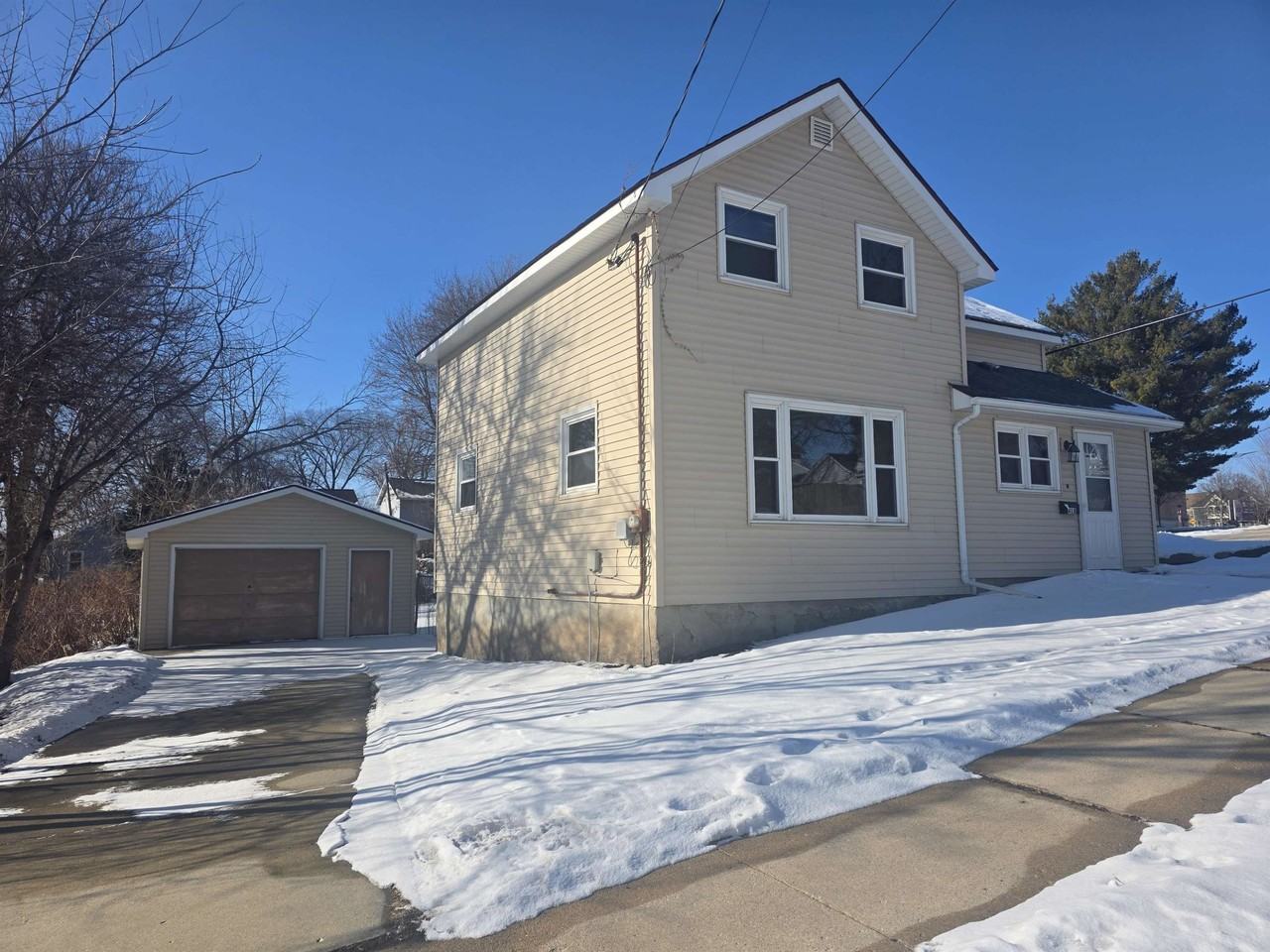 418 S 6th St - Photo 2 of 28