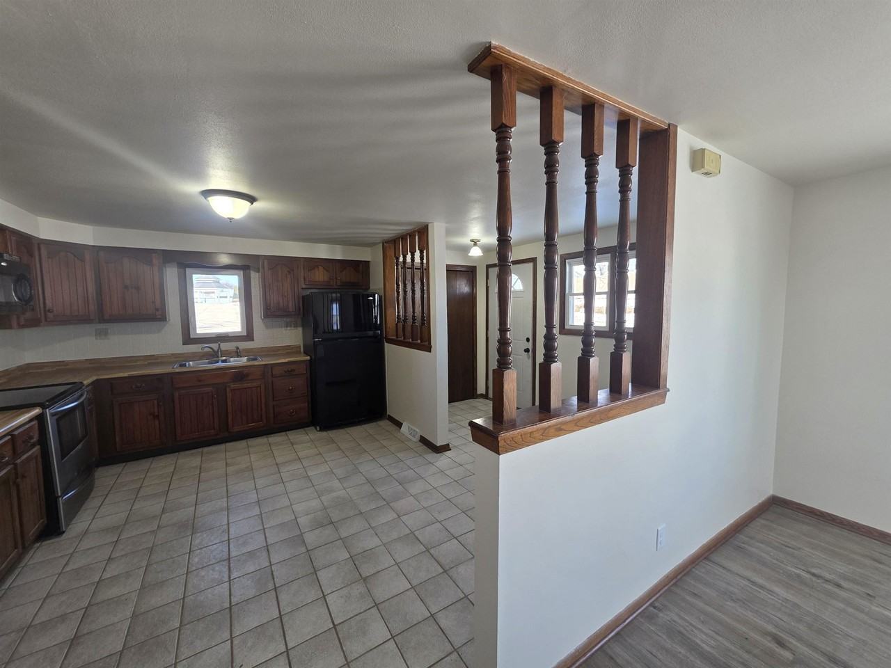 418 S 6th St - Photo 4 of 28