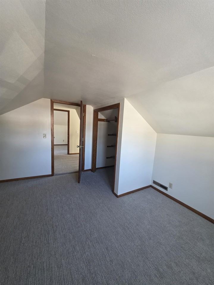 418 S 6th St - Photo 6 of 28