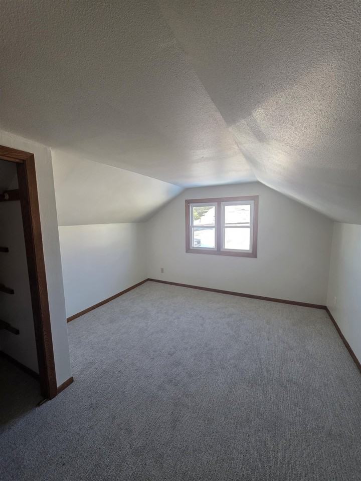 418 S 6th St - Photo 7 of 28