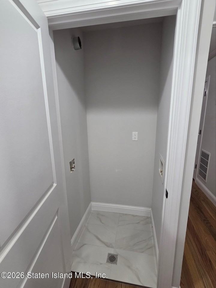 69 Nashville St - Photo 7 of 11