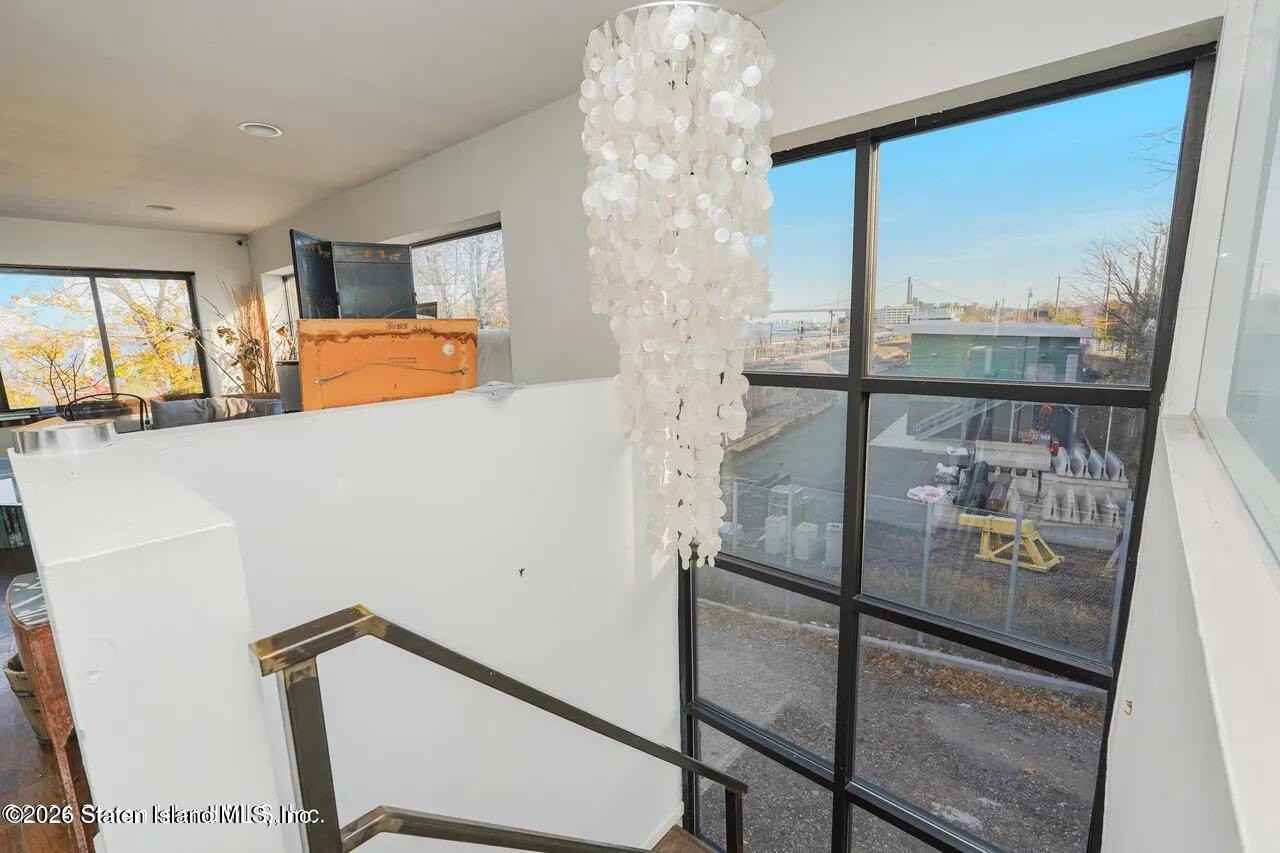 703 Bay St - Photo 4 of 20