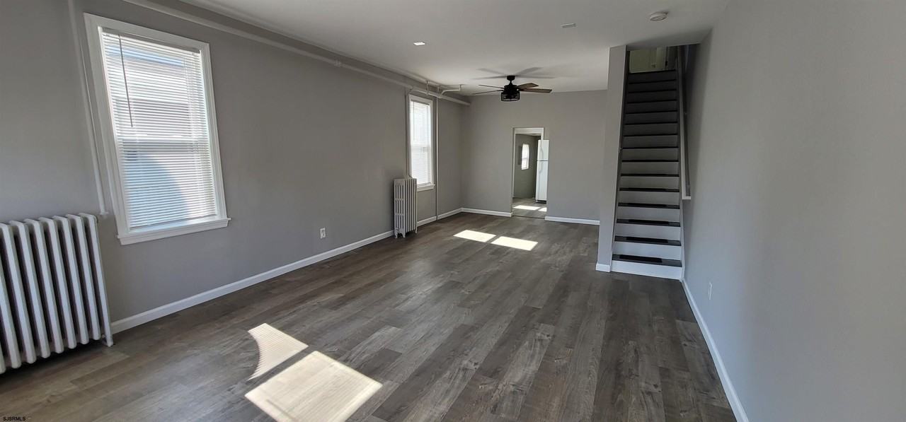 2011 Caspian Ave - Photo 2 of 7