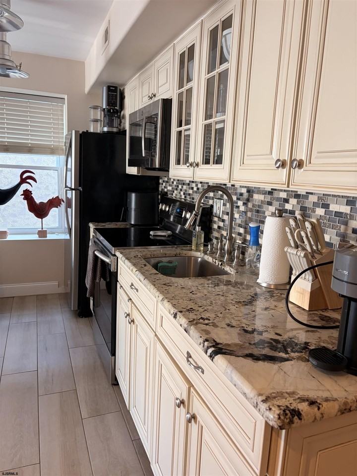 9704 Ventnor Ave - Photo 6 of 19