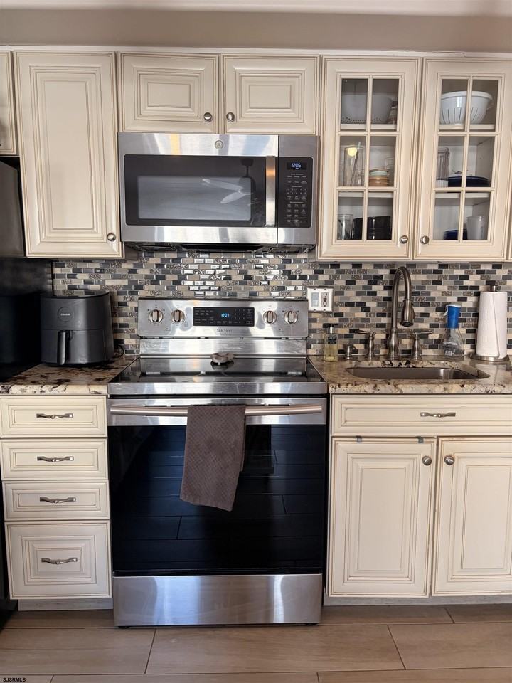 9704 Ventnor Ave - Photo 7 of 19