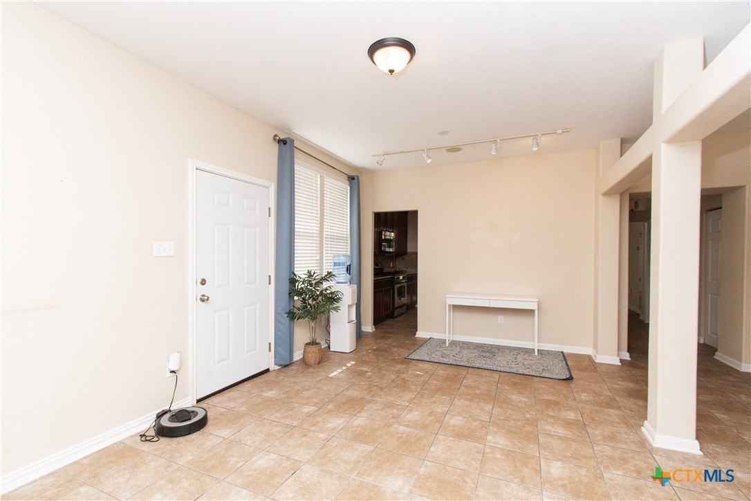 421 Shadowpoint - Photo 3 of 24