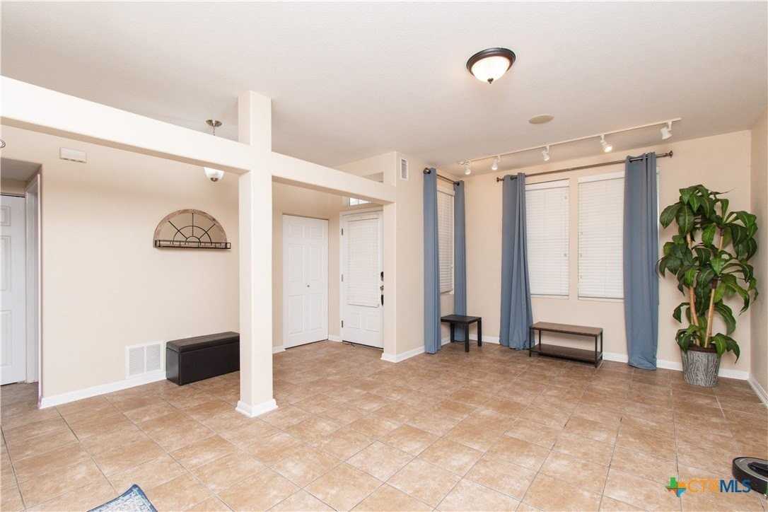 421 Shadowpoint - Photo 4 of 24