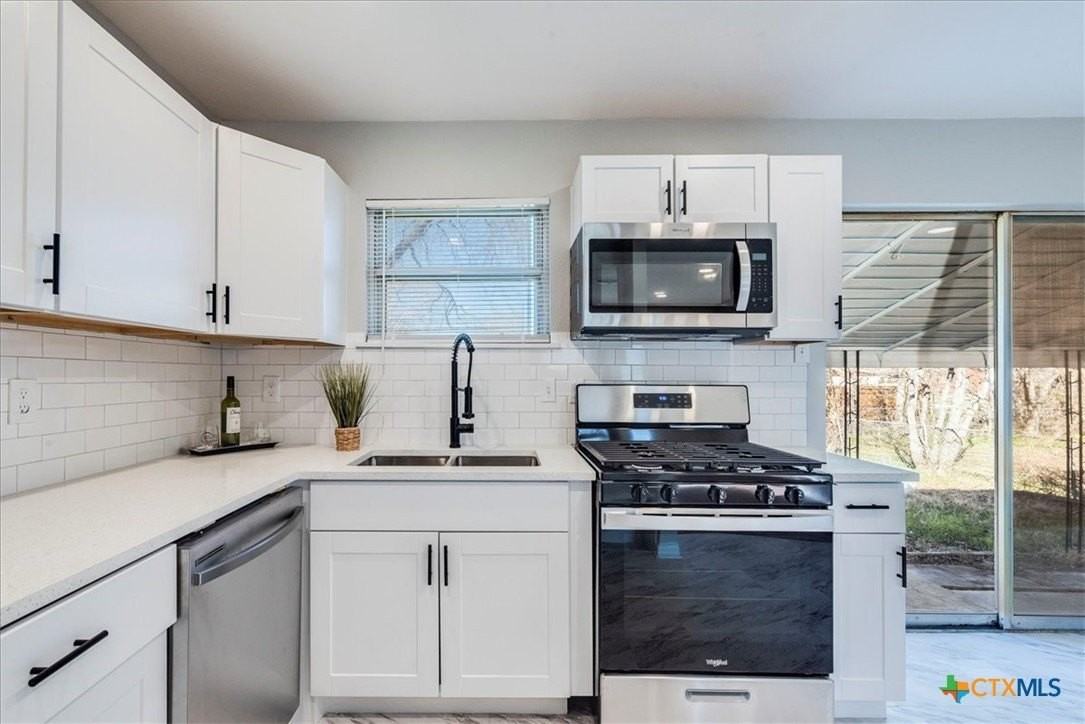 704 S 3rd St - Photo 6 of 20