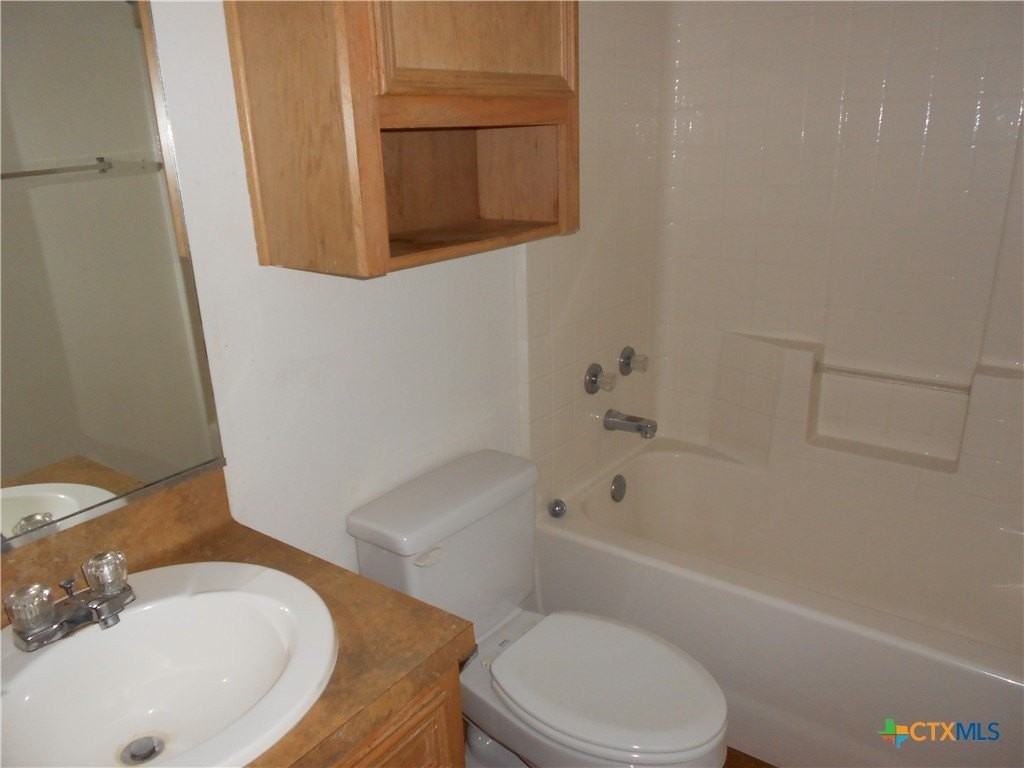 809 E Avenue I - Photo 6 of 9