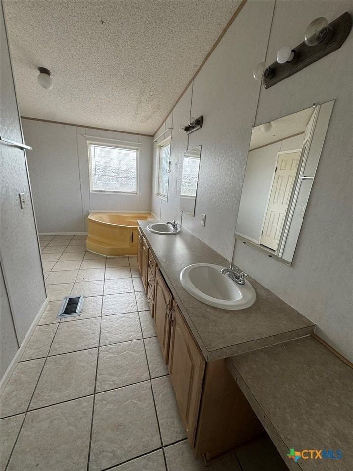 1758 Ilka Switch - Photo 7 of 23