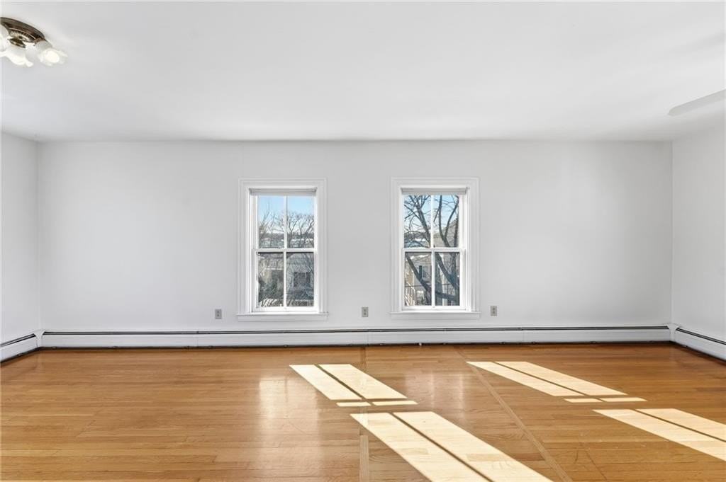 686 Hope St Apt 3 - Photo 4 of 25