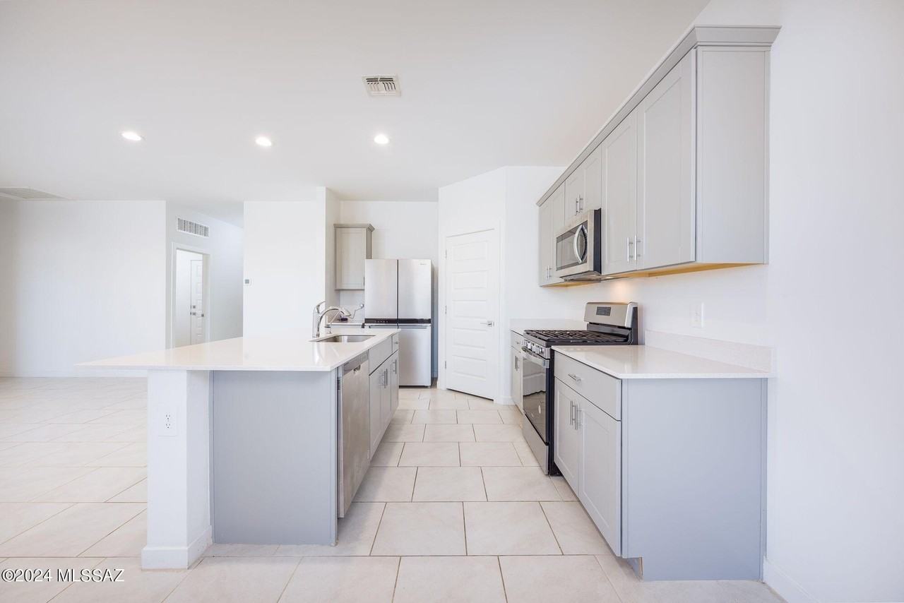 12490 W Gini Ln - Photo 5 of 25