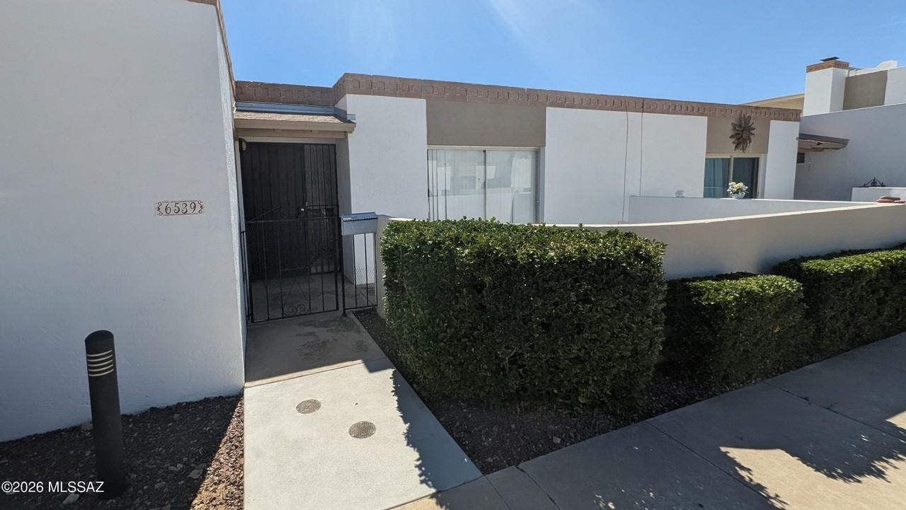 6539 E Golf Links Rd - Photo 3 of 14